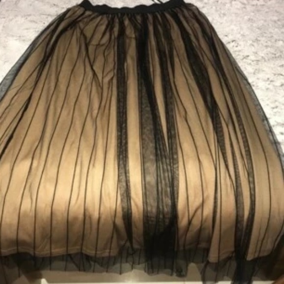 Elegant / modest Beige long skirt with black layer - Picture 7 of 7